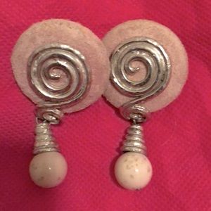 Light pink suede in silvertone